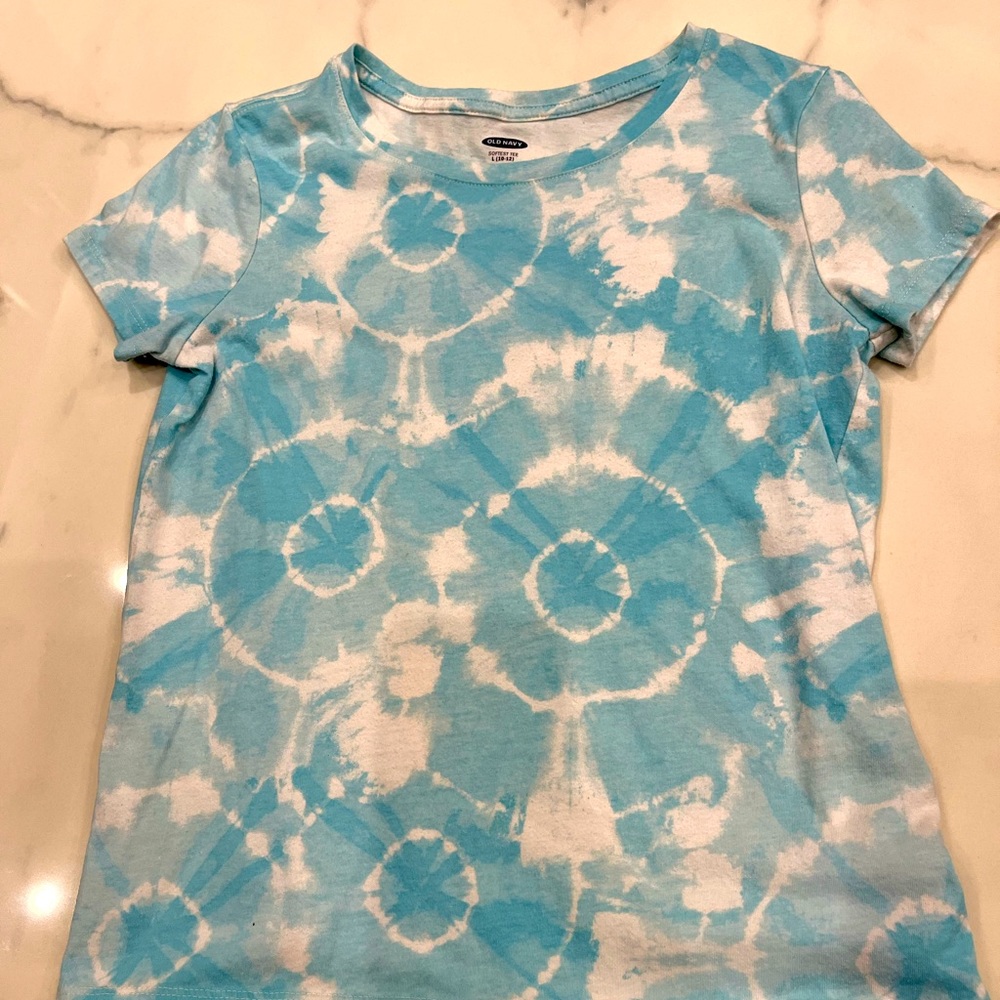 Blue and white old navy t-shirt!